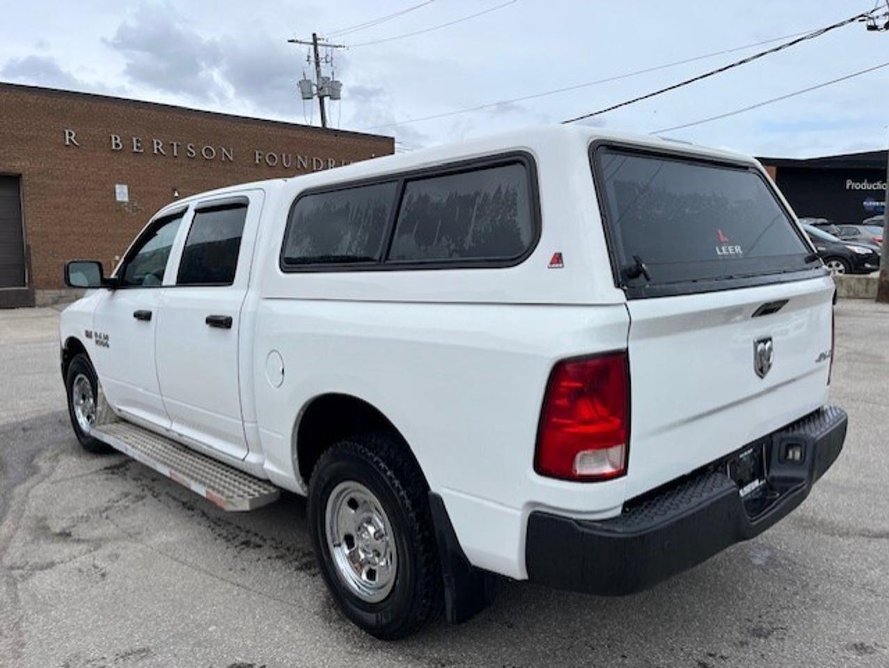 2013 RAM 1500 4WD 5.7L V8 HEMI CREW CAB-1 OWNER-CERTIFIED!! Photo2