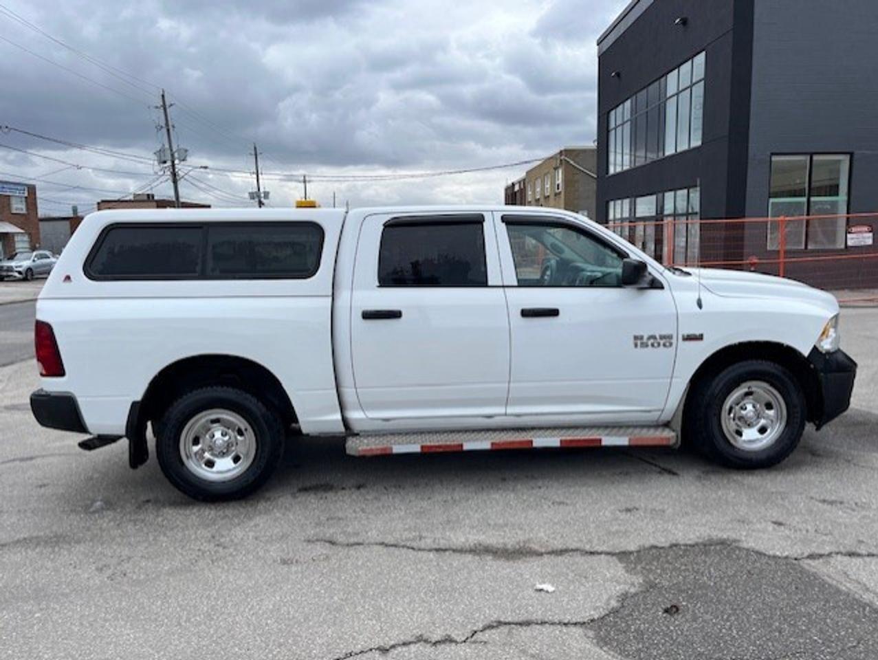 2013 RAM 1500 4WD 5.7L V8 HEMI CREW CAB-1 OWNER-CERTIFIED!! Photo