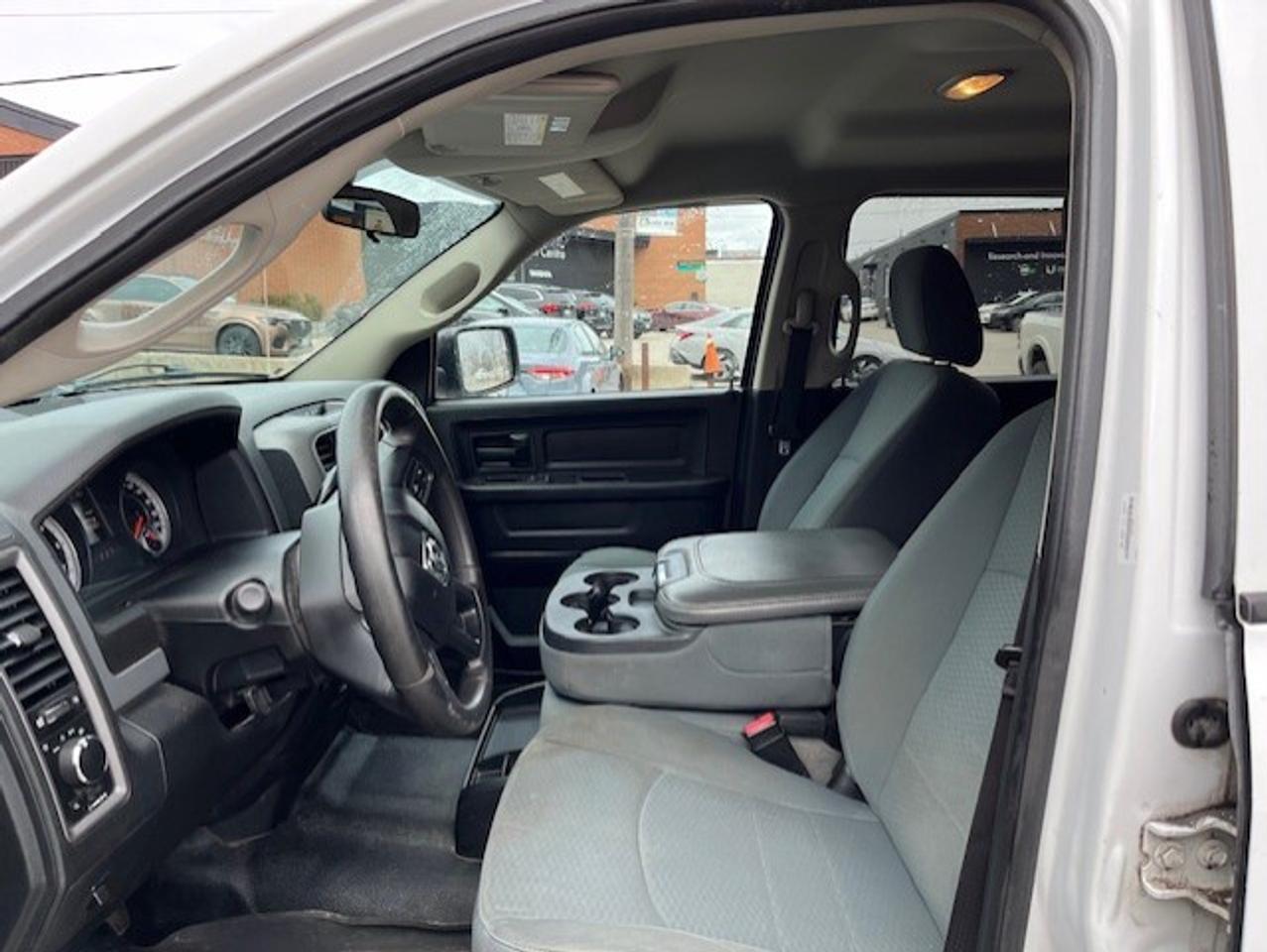 2013 RAM 1500 4WD 5.7L V8 HEMI CREW CAB-1 OWNER-CERTIFIED!! Photo