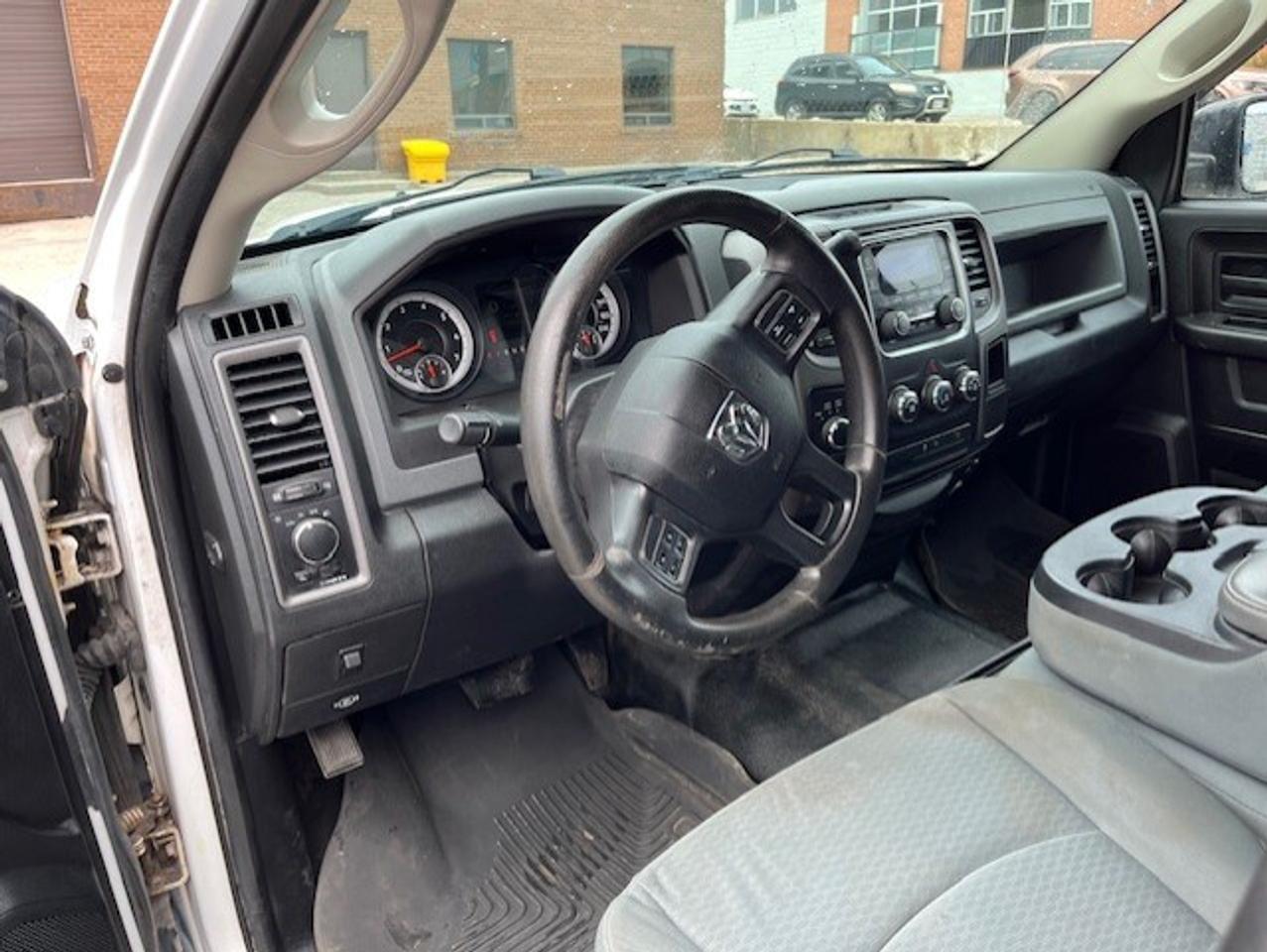 2013 RAM 1500 4WD 5.7L V8 HEMI CREW CAB-1 OWNER-CERTIFIED!! Photo