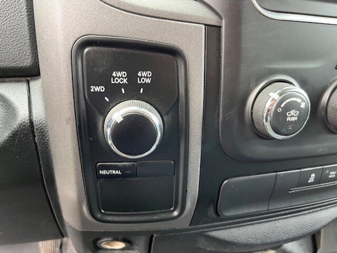 2013 RAM 1500 4WD 5.7L V8 HEMI CREW CAB-1 OWNER-CERTIFIED!! Photo