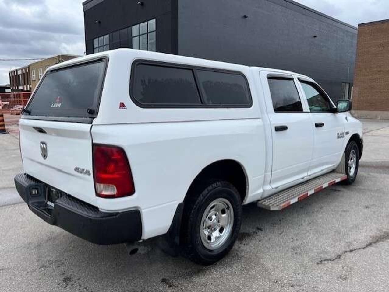 2013 RAM 1500 4WD 5.7L V8 HEMI CREW CAB-1 OWNER-CERTIFIED!! Photo