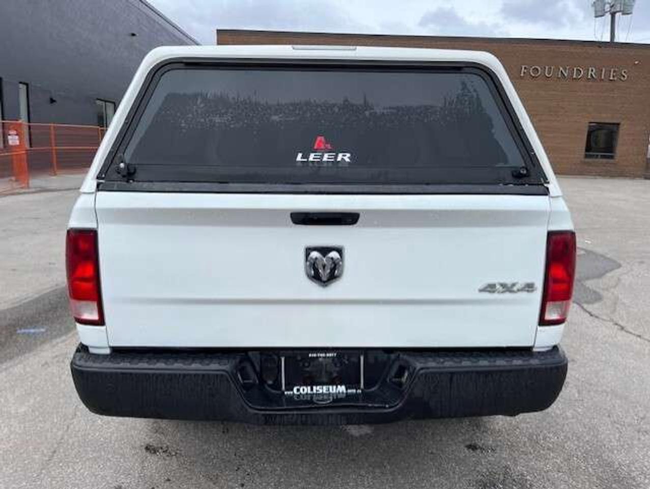 2013 RAM 1500 4WD 5.7L V8 HEMI CREW CAB-1 OWNER-CERTIFIED!! Photo3