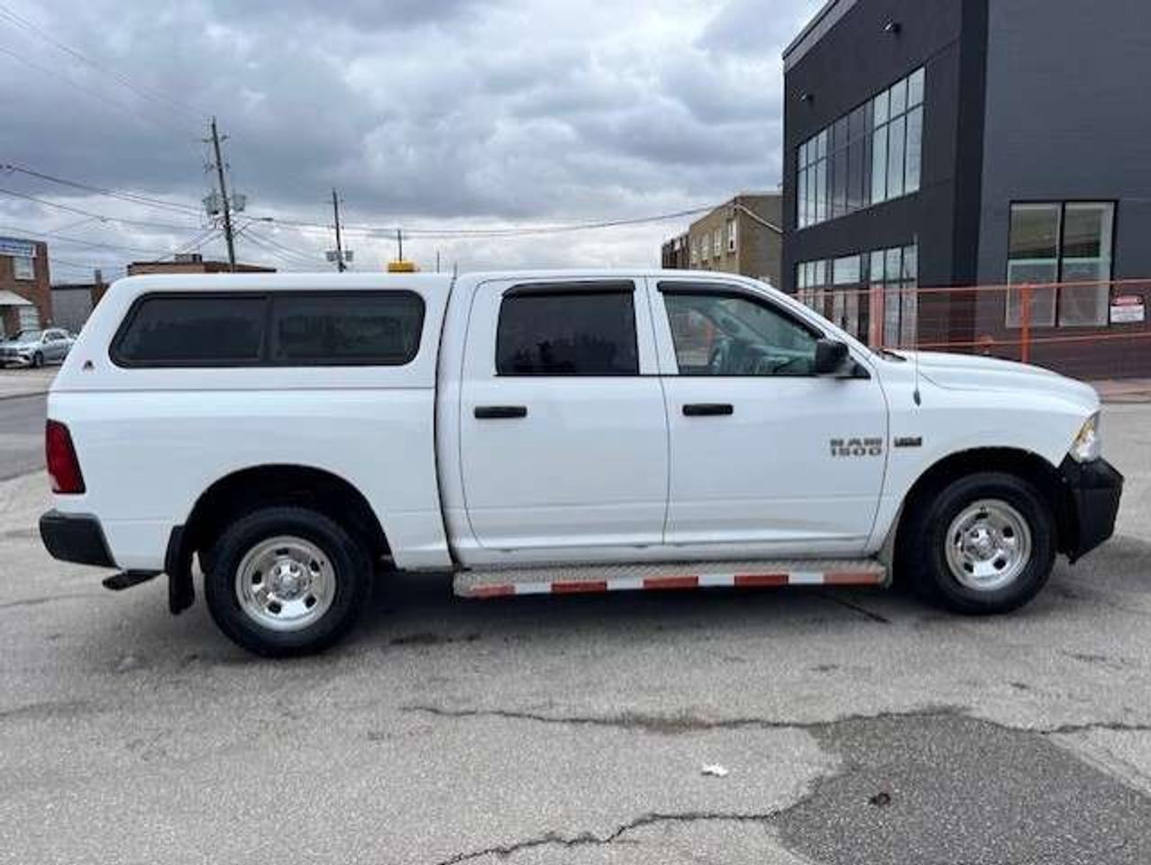 2013 RAM 1500 4WD 5.7L V8 HEMI CREW CAB-1 OWNER-CERTIFIED!! Photo