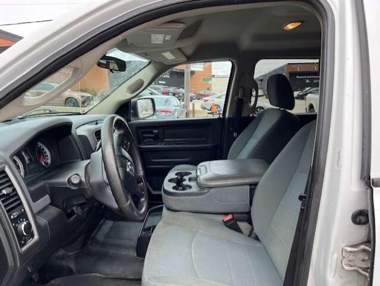 2013 RAM 1500 4WD 5.7L V8 HEMI CREW CAB-1 OWNER-CERTIFIED!! Photo