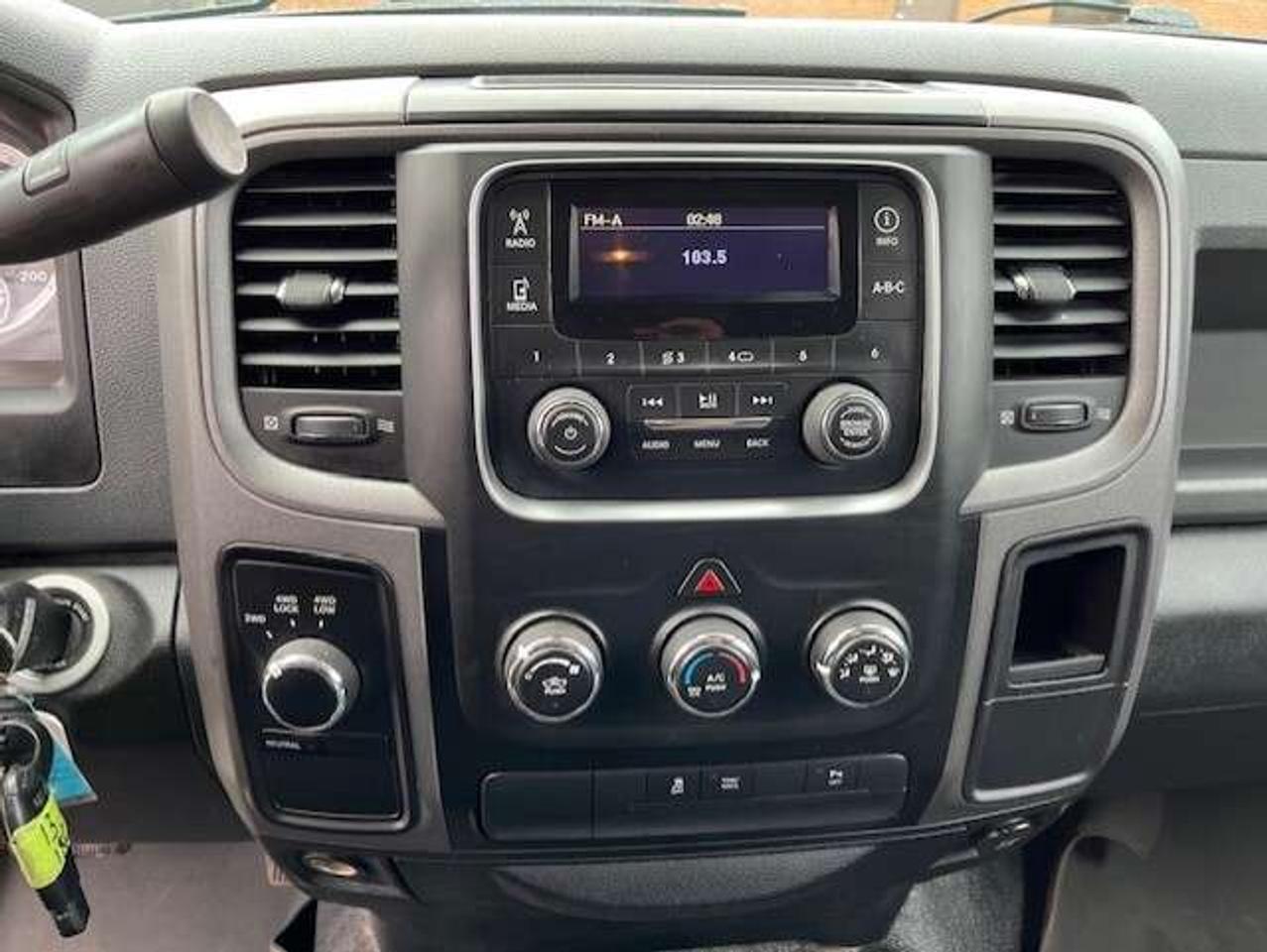 2013 RAM 1500 4WD 5.7L V8 HEMI CREW CAB-1 OWNER-CERTIFIED!! Photo