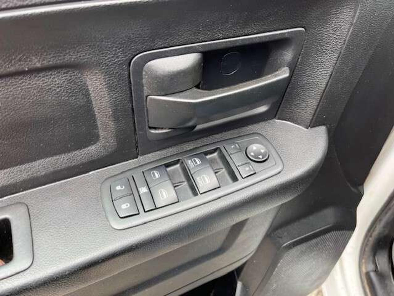 2013 RAM 1500 4WD 5.7L V8 HEMI CREW CAB-1 OWNER-CERTIFIED!! Photo