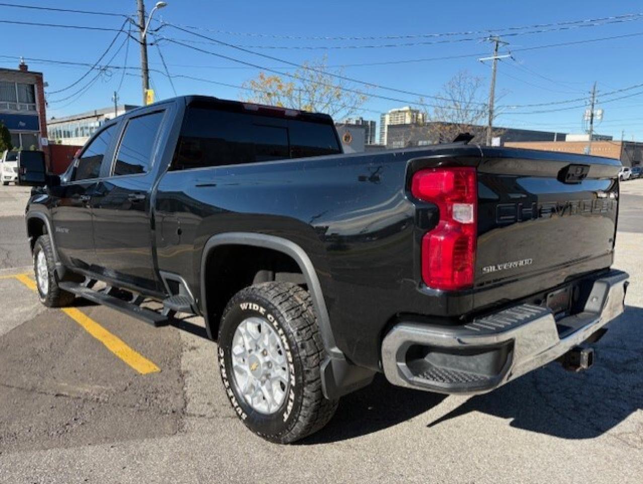 2022 Chevrolet SILVERADO 2500HD LT 4WD Z71 CREW CAB-SHORT BOX-LEATHER-CAM-TONNEAU Photo