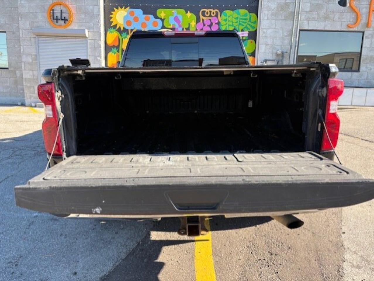 2022 Chevrolet SILVERADO 2500HD LT 4WD Z71 CREW CAB-SHORT BOX-LEATHER-CAM-TONNEAU Photo