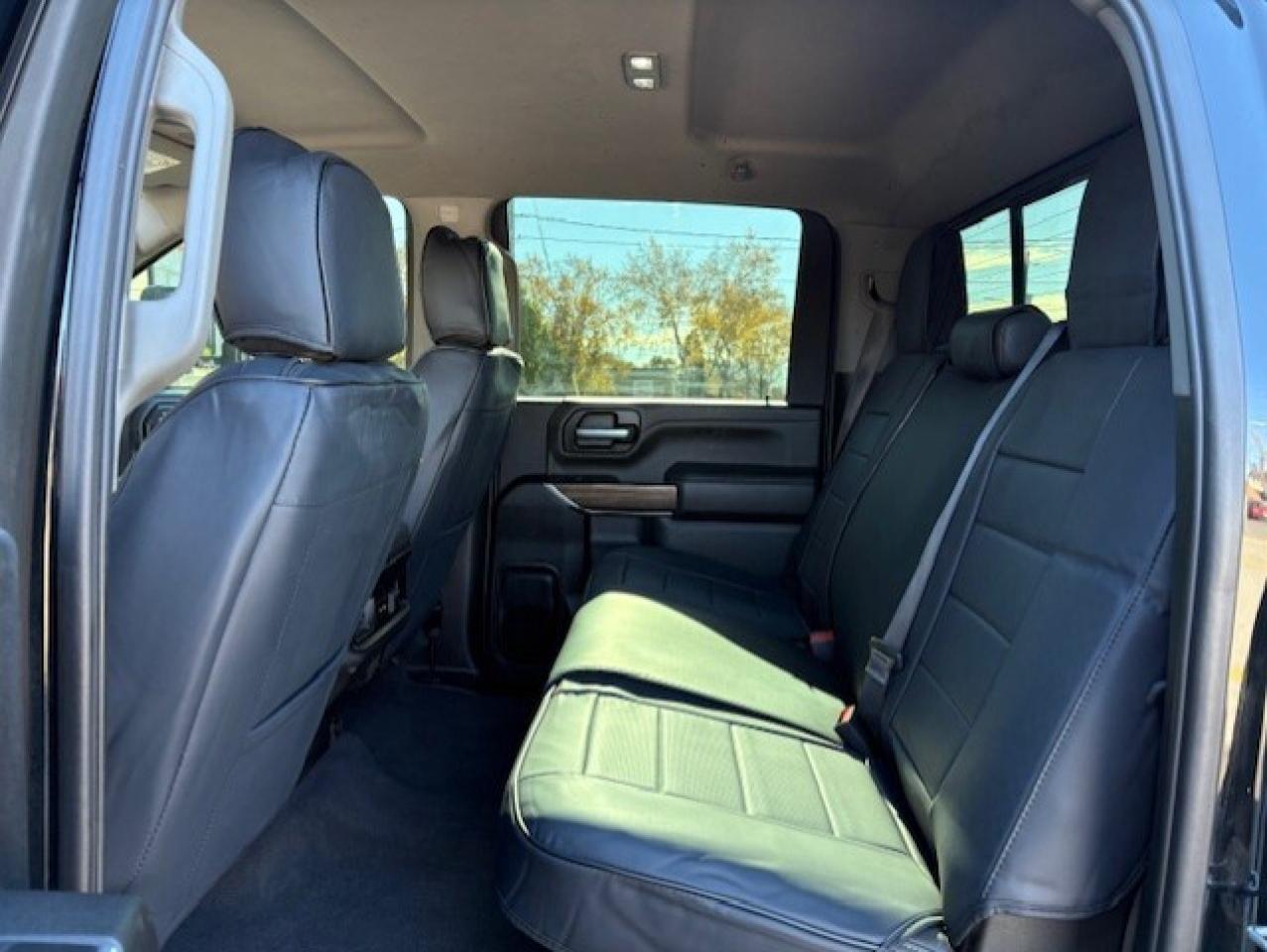 2022 Chevrolet SILVERADO 2500HD LT 4WD Z71 CREW CAB-SHORT BOX-LEATHER-CAM-TONNEAU Photo