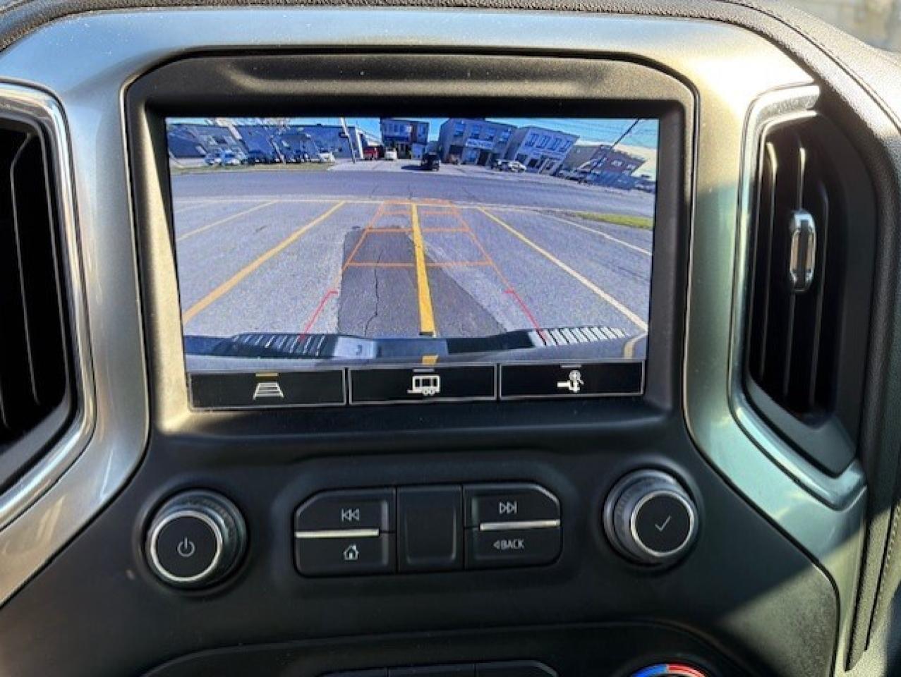 2022 Chevrolet SILVERADO 2500HD LT 4WD Z71 CREW CAB-SHORT BOX-LEATHER-CAM-TONNEAU Photo