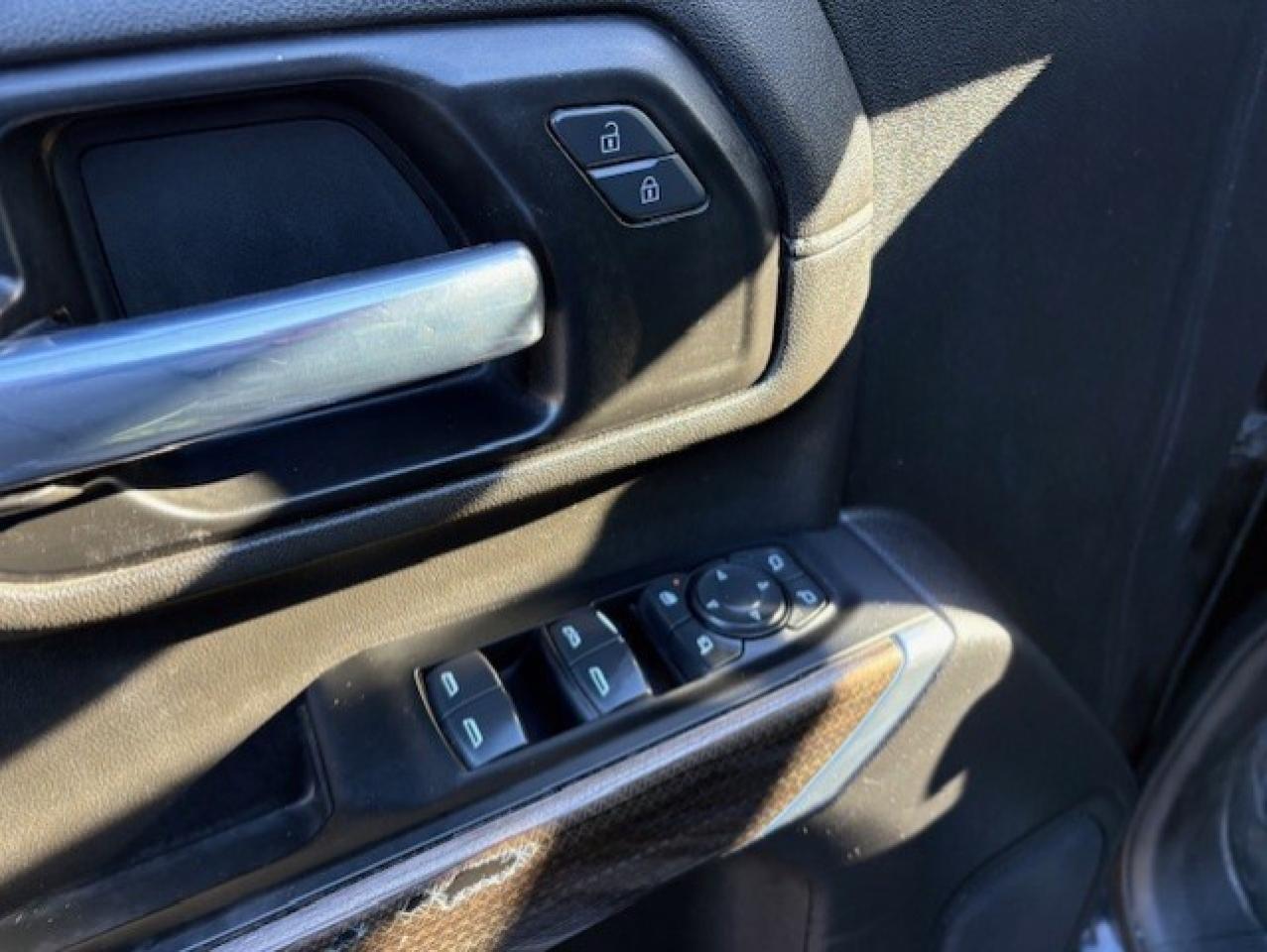 2022 Chevrolet SILVERADO 2500HD LT 4WD Z71 CREW CAB-SHORT BOX-LEATHER-CAM-TONNEAU Photo