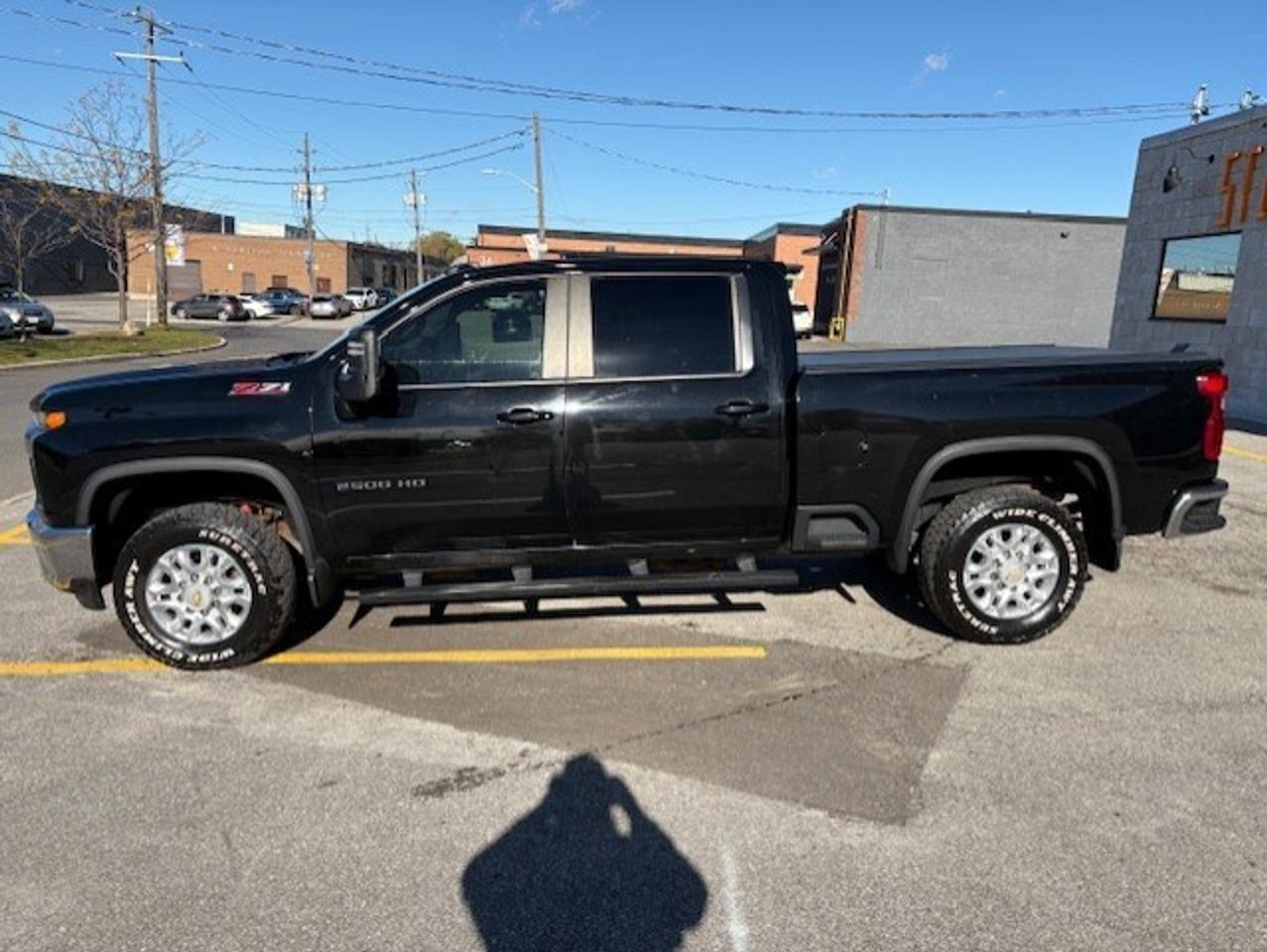 2022 Chevrolet SILVERADO 2500HD LT 4WD Z71 CREW CAB-SHORT BOX-LEATHER-CAM-TONNEAU Photo