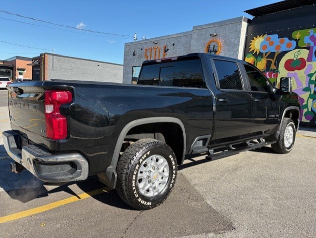 2022 Chevrolet SILVERADO 2500HD LT 4WD Z71 CREW CAB-SHORT BOX-LEATHER-CAM-TONNEAU Photo