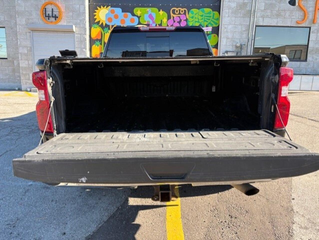 2022 Chevrolet SILVERADO 2500HD LT 4WD Z71 CREW CAB-SHORT BOX-LEATHER-CAM-TONNEAU Photo