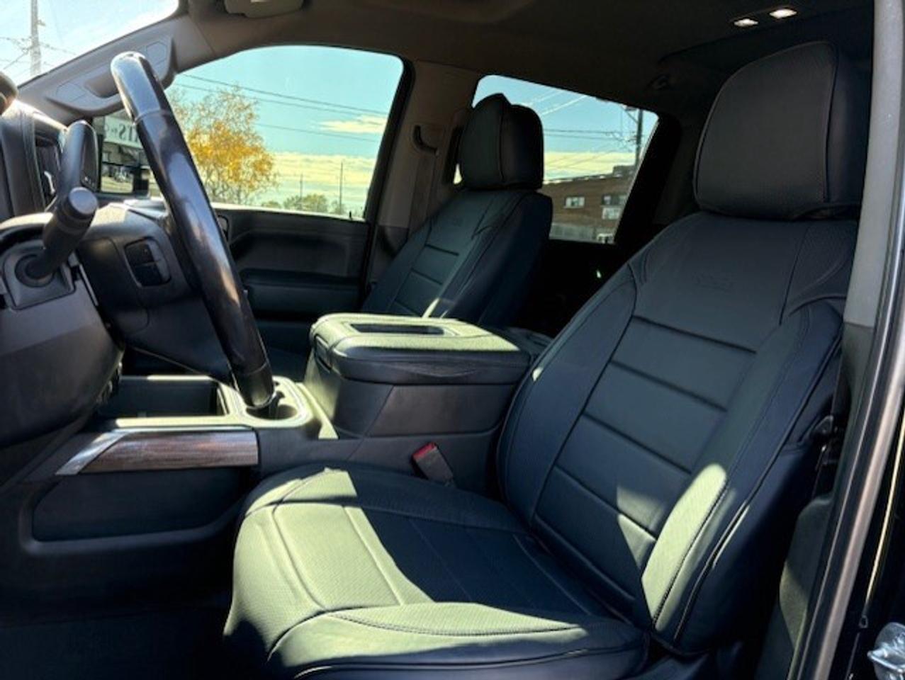 2022 Chevrolet SILVERADO 2500HD LT 4WD Z71 CREW CAB-SHORT BOX-LEATHER-CAM-TONNEAU Photo