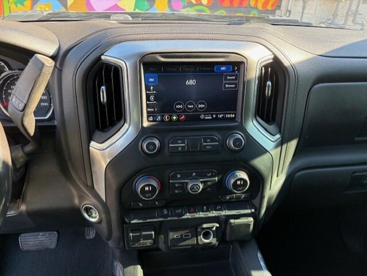 2022 Chevrolet SILVERADO 2500HD LT 4WD Z71 CREW CAB-SHORT BOX-LEATHER-CAM-TONNEAU Photo