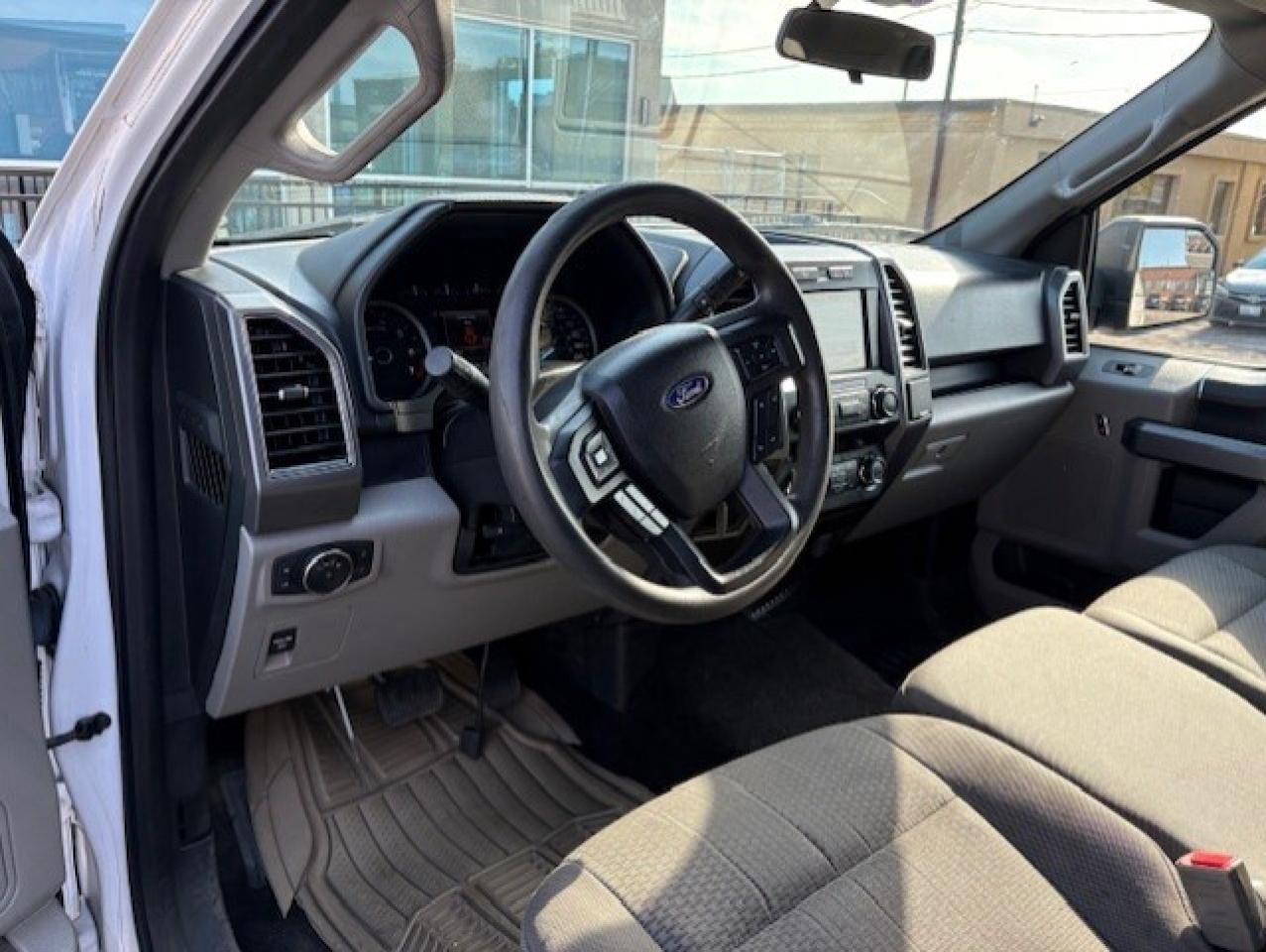 2019 Ford F-150 XLT 4WD REGULAR CAB-8' LONG BOX-LEER CAP-CAMERA Photo