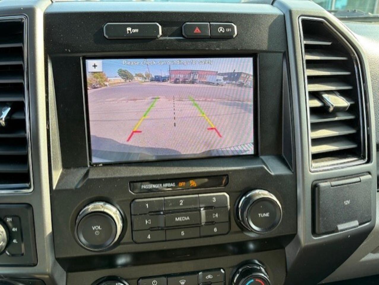 2019 Ford F-150 XLT 4WD REGULAR CAB-8' LONG BOX-LEER CAP-CAMERA Photo