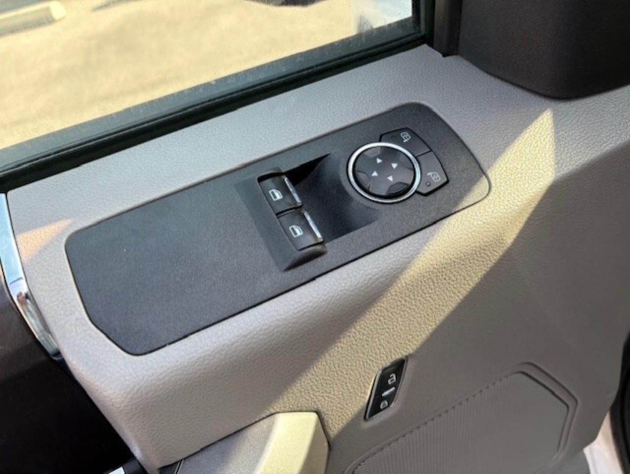 2019 Ford F-150 XLT 4WD REGULAR CAB-8' LONG BOX-LEER CAP-CAMERA Photo