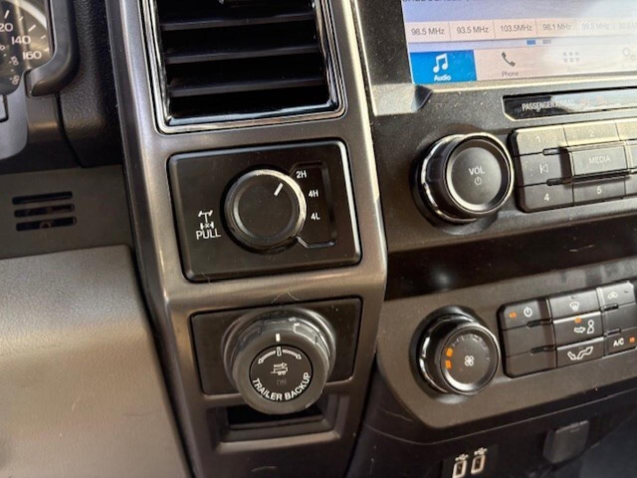 2019 Ford F-150 XLT 4WD REGULAR CAB-8' LONG BOX-LEER CAP-CAMERA Photo