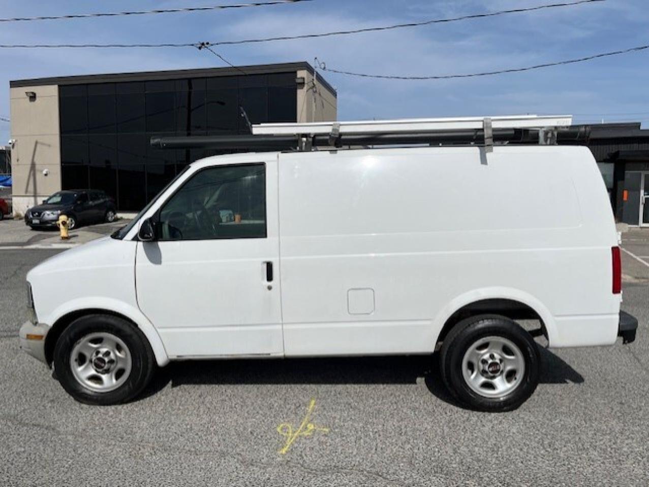 2005 GMC Safari Cargo LADDER RACKS-DIVIDER-SHELVES-CERTIFIED-NEW TIRES!! Photo