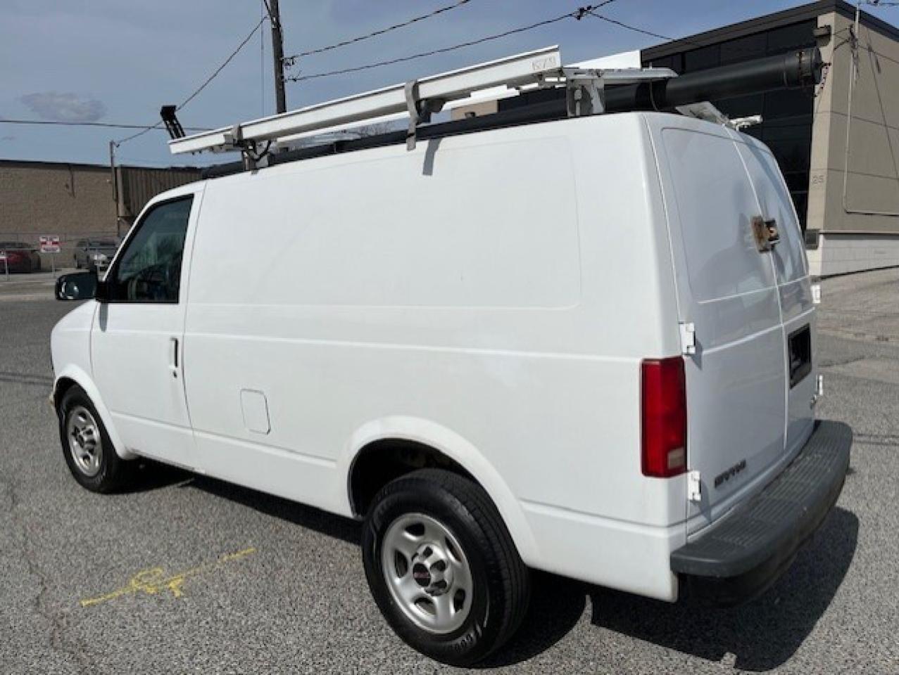 2005 GMC Safari Cargo LADDER RACKS-DIVIDER-SHELVES-CERTIFIED-NEW TIRES!! Photo