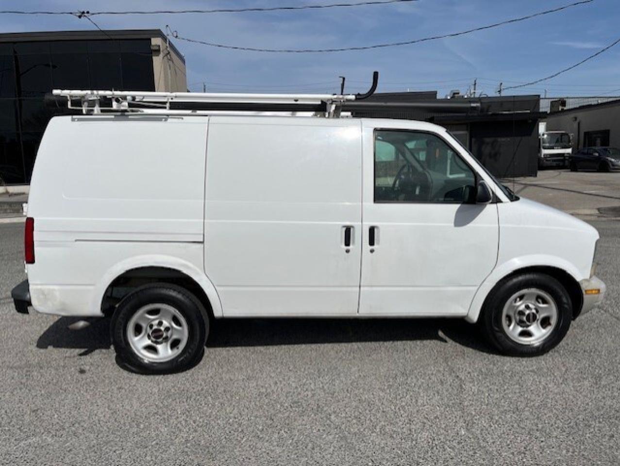 2005 GMC Safari Cargo LADDER RACKS-DIVIDER-SHELVES-CERTIFIED-NEW TIRES!! Photo