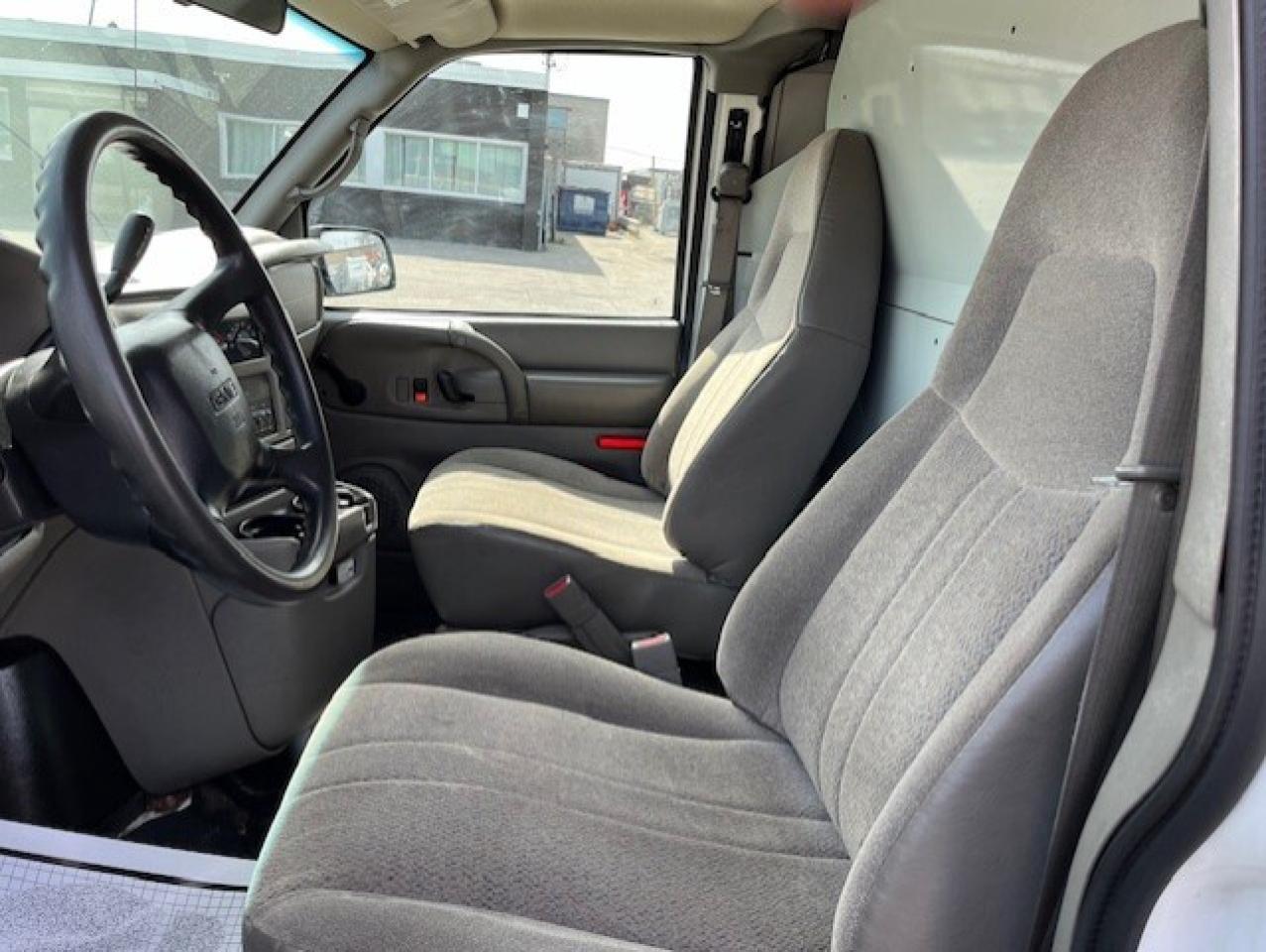 2005 GMC Safari Cargo LADDER RACKS-DIVIDER-SHELVES-CERTIFIED-NEW TIRES!! Photo