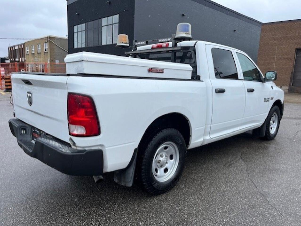2014 RAM 1500 4WD V8 HEMI-CREW CAB-1 OWNER-CERTIFIED-WE FINANCE Photo