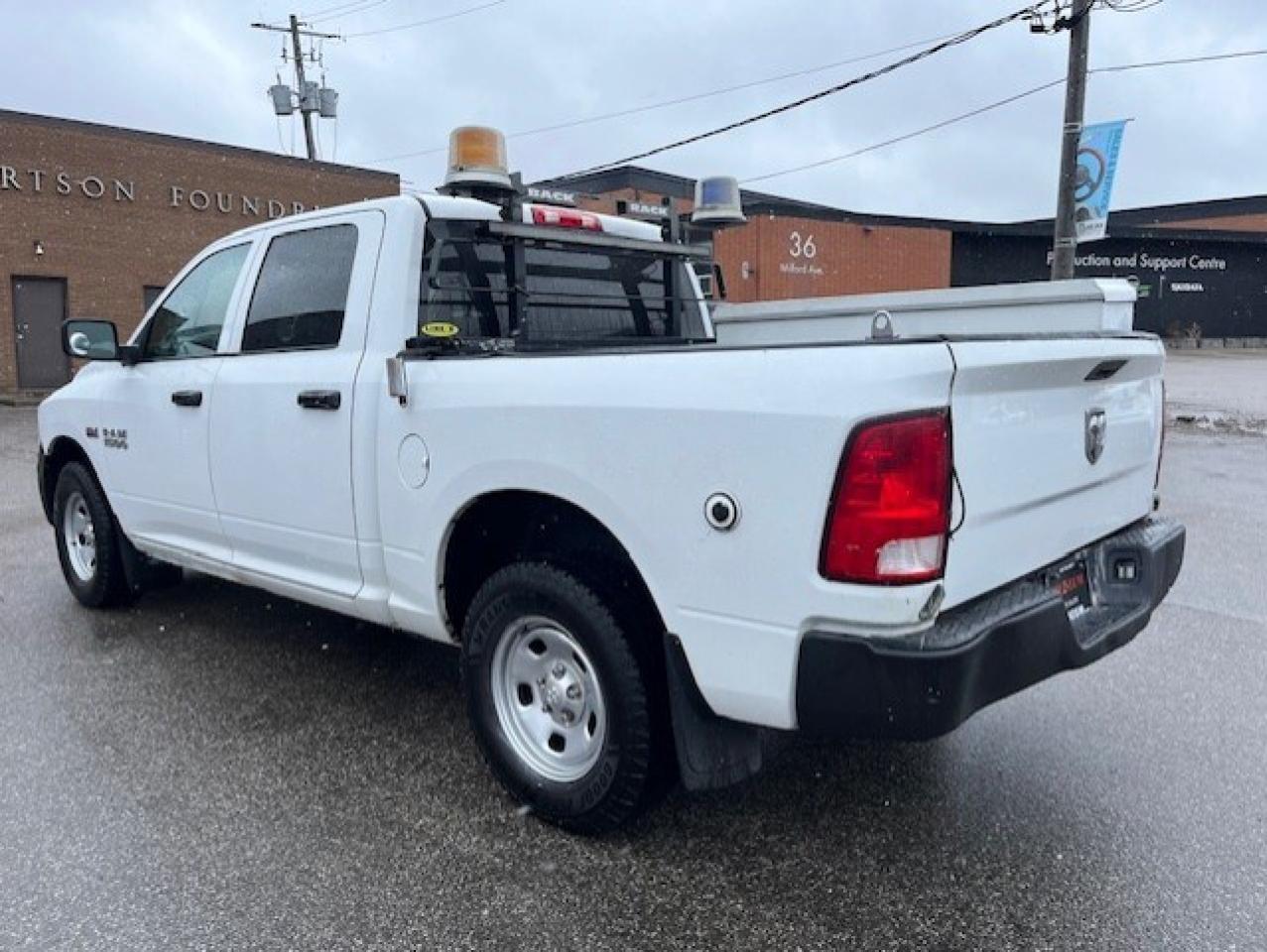 2014 RAM 1500 4WD V8 HEMI-CREW CAB-1 OWNER-CERTIFIED-WE FINANCE Photo2