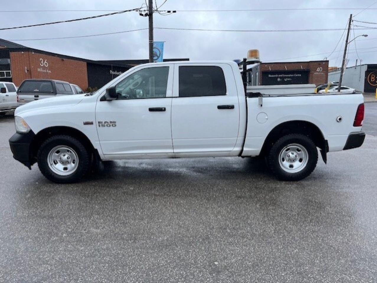 2014 RAM 1500 4WD V8 HEMI-CREW CAB-1 OWNER-CERTIFIED-WE FINANCE Photo
