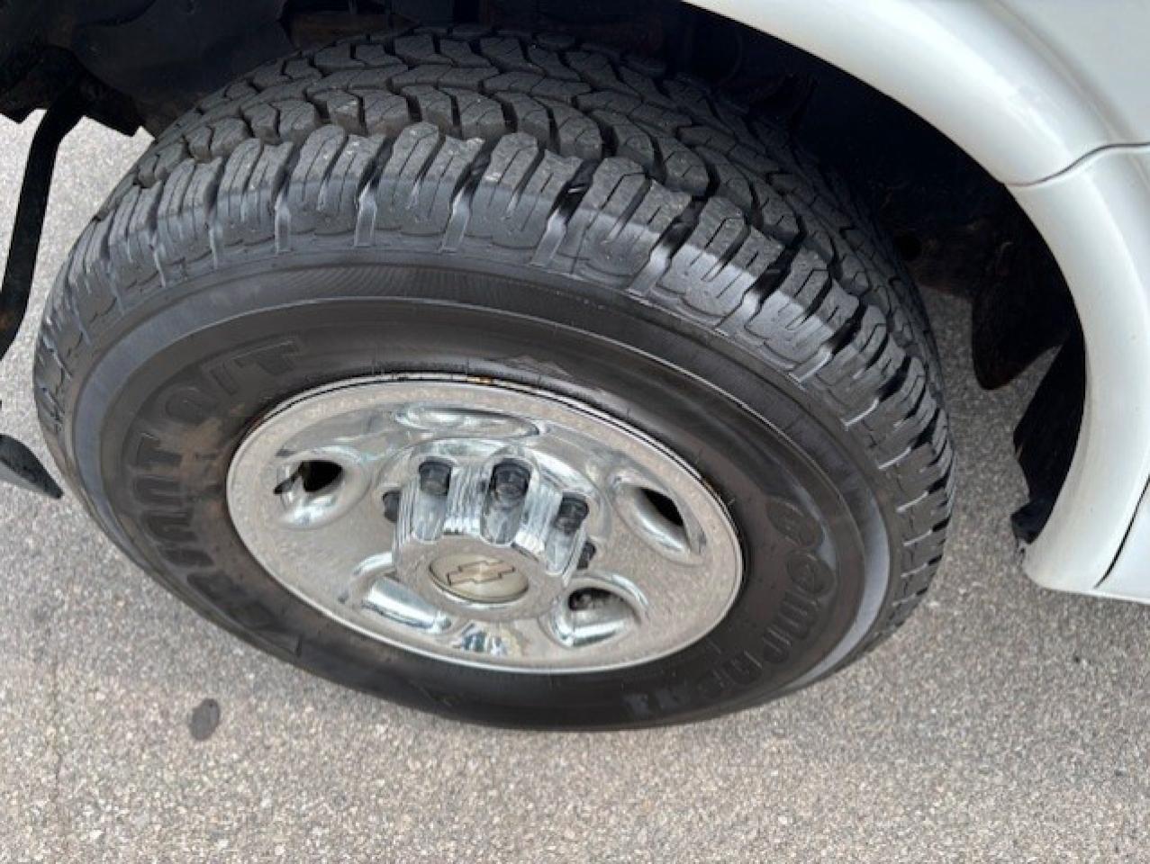 2018 Chevrolet Express 2500 **4.3L V6-NEW BRAKES-TIRES-CERTIFIED-FINANCE* Photo