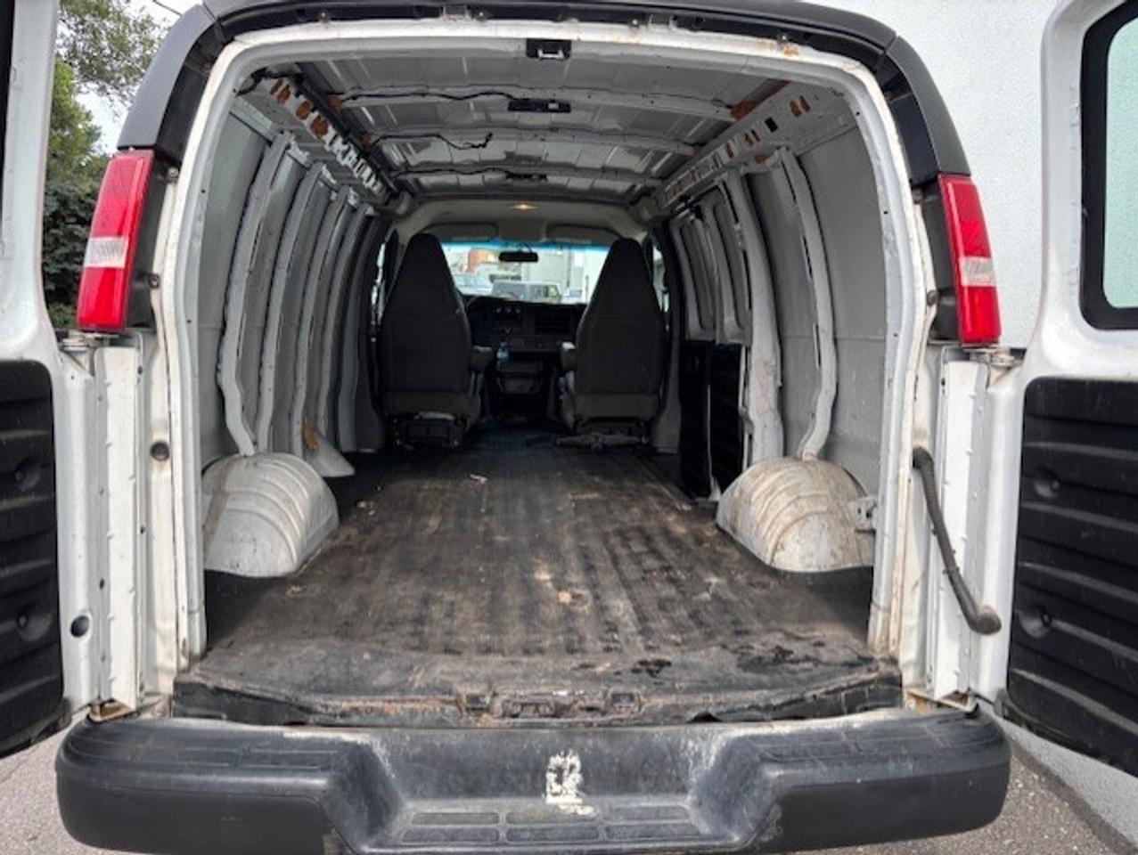 2018 Chevrolet Express 2500 **4.3L V6-NEW BRAKES-TIRES-CERTIFIED-FINANCE* Photo