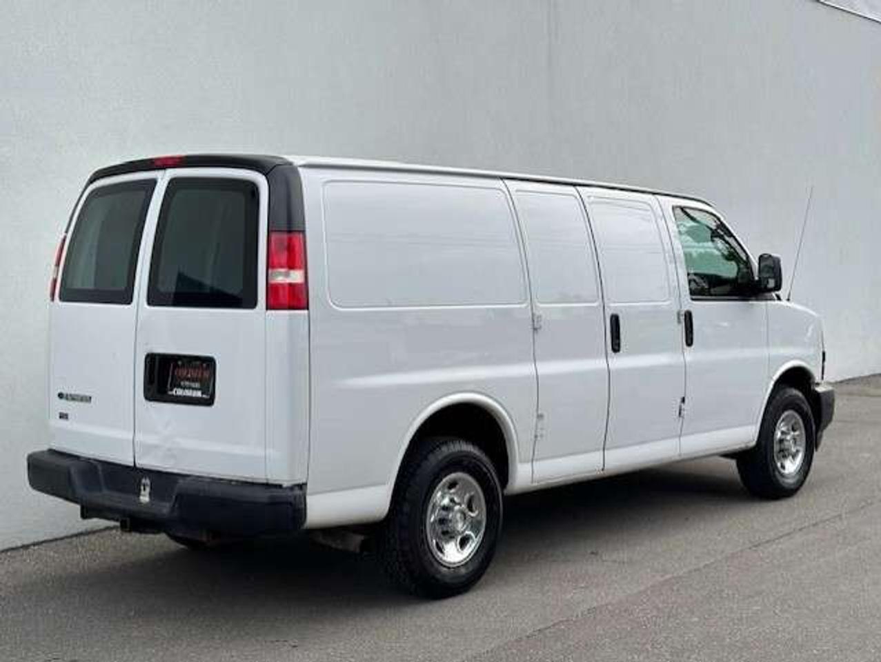 2018 Chevrolet Express 2500 2500 **4.3L V6-NEW BRAKES-TIRES-CERTIFIED-FINANCE* Photo