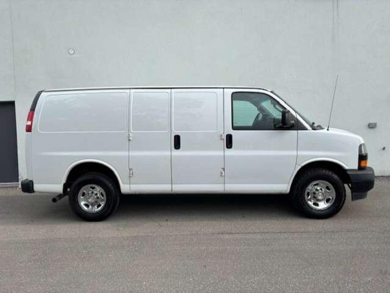 2018 Chevrolet Express 2500 2500 **4.3L V6-NEW BRAKES-TIRES-CERTIFIED-FINANCE* Photo