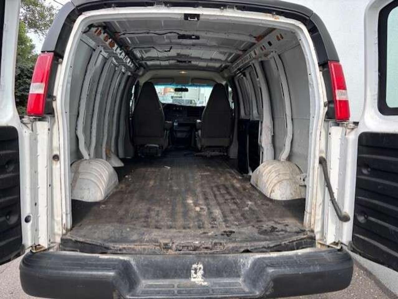 2018 Chevrolet Express 2500 2500 **4.3L V6-NEW BRAKES-TIRES-CERTIFIED-FINANCE* Photo