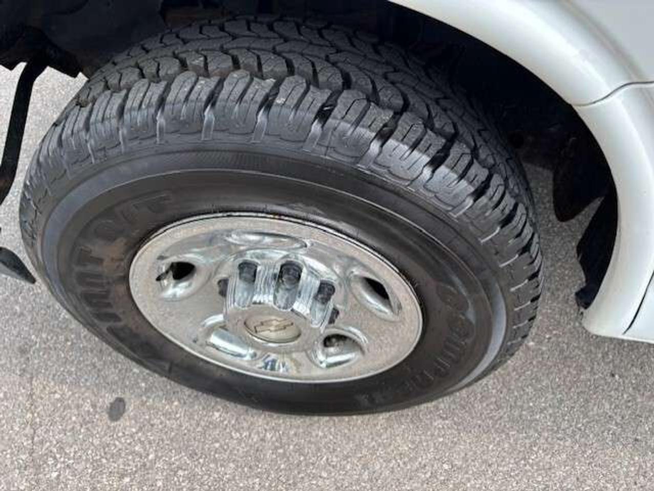 2018 Chevrolet Express 2500 2500 **4.3L V6-NEW BRAKES-TIRES-CERTIFIED-FINANCE* Photo