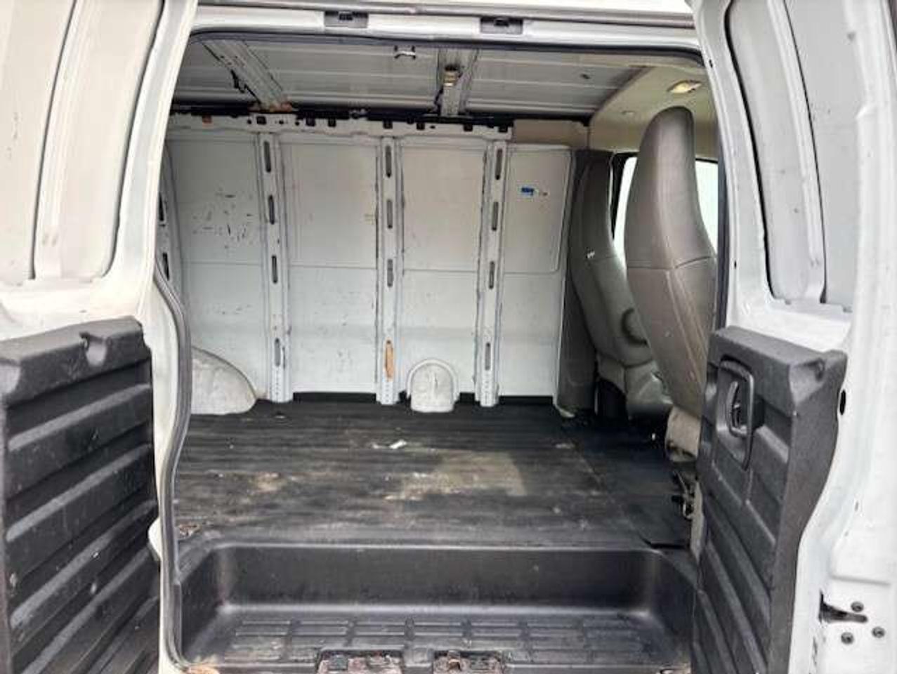2018 Chevrolet Express 2500 2500 **4.3L V6-NEW BRAKES-TIRES-CERTIFIED-FINANCE* Photo