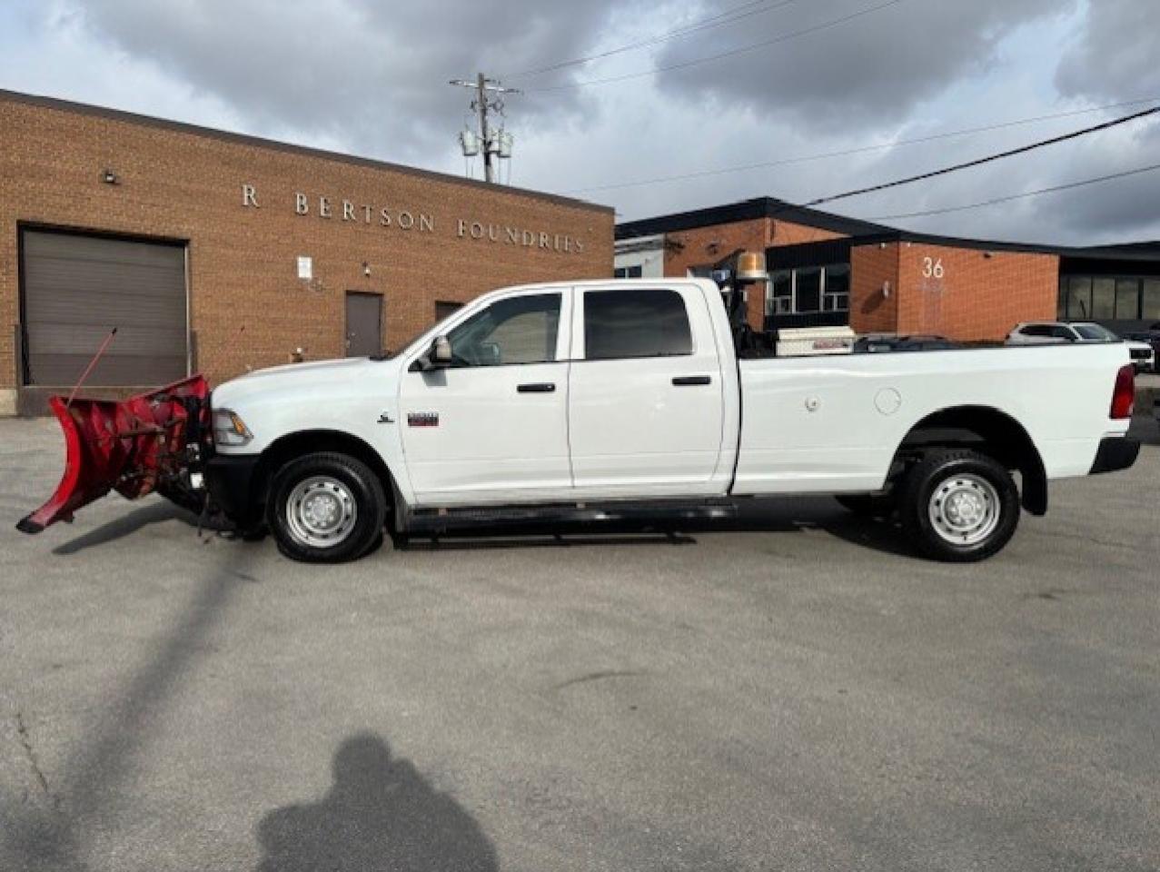 2012 RAM 2500 4WD 6.7L CUMMINS DIESEL **BOSS V SNOW PLOW-108KM** Photo2