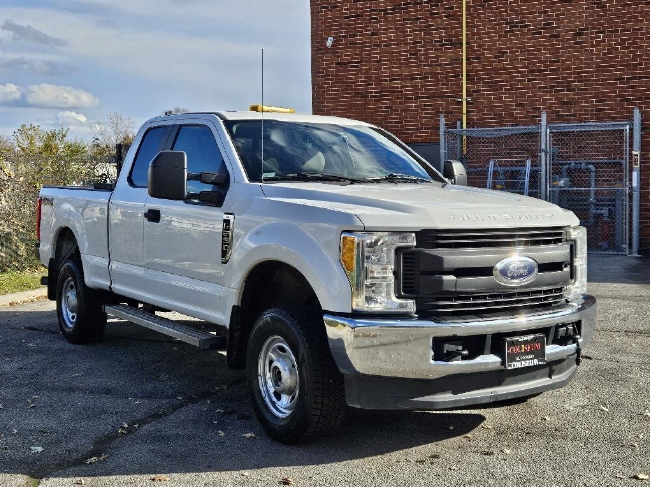 2017 Ford F-250 4WD SUPER CAB SHORT BOX-1 OWNER-CERTIFIED-NEW TIRE Photo