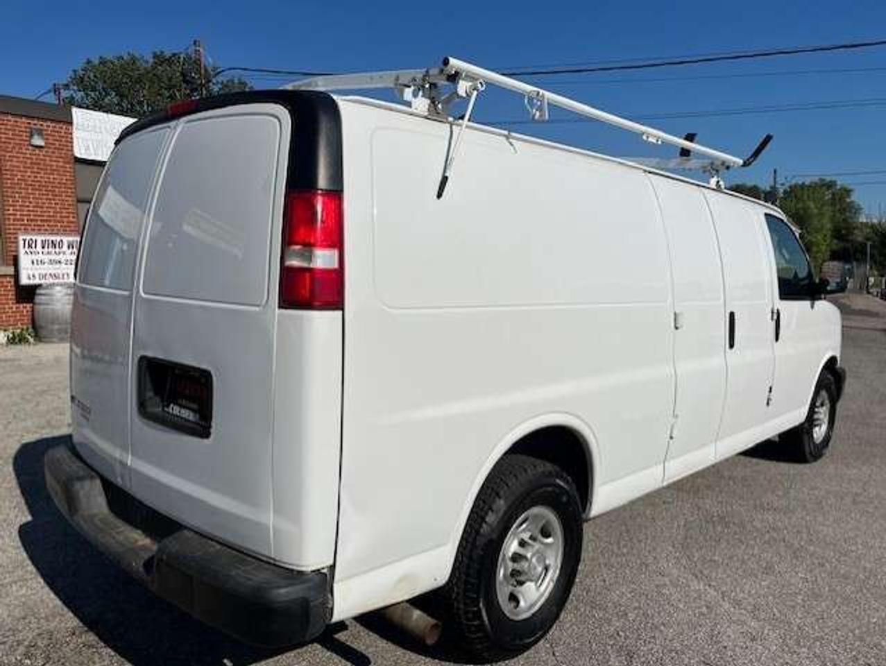 2016 Chevrolet Express 2500 EXTENDED **LADDER RACKS-NO WINDOWS ALL AROUND** Photo