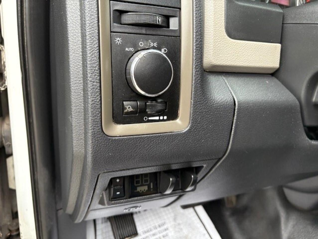 2011 RAM 2500 6.7L CUMMINS DIESEL **POWER DUMP BOX** CREW CAB!! Photo