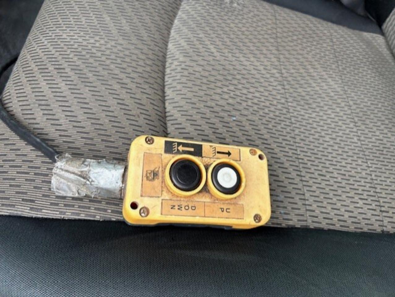 2011 RAM 2500 6.7L CUMMINS DIESEL **POWER DUMP BOX** CREW CAB!! Photo