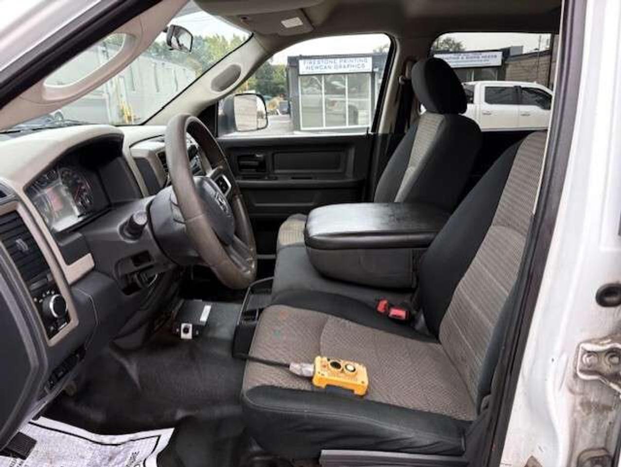 2011 RAM 2500 6.7L CUMMINS DIESEL **POWER DUMP BOX** CREW CAB!! Photo