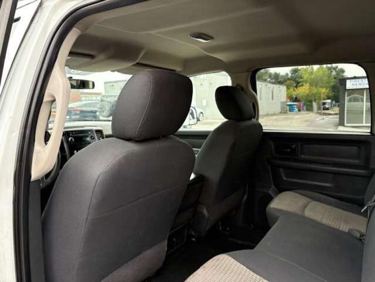 2011 RAM 2500 6.7L CUMMINS DIESEL **POWER DUMP BOX** CREW CAB!! Photo