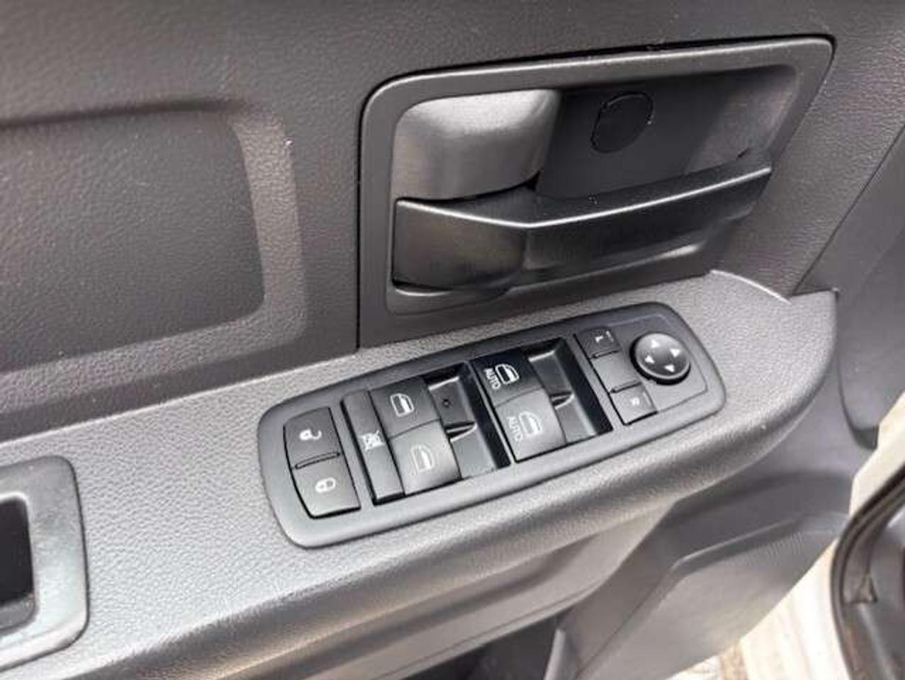 2011 RAM 2500 6.7L CUMMINS DIESEL **POWER DUMP BOX** CREW CAB!! Photo
