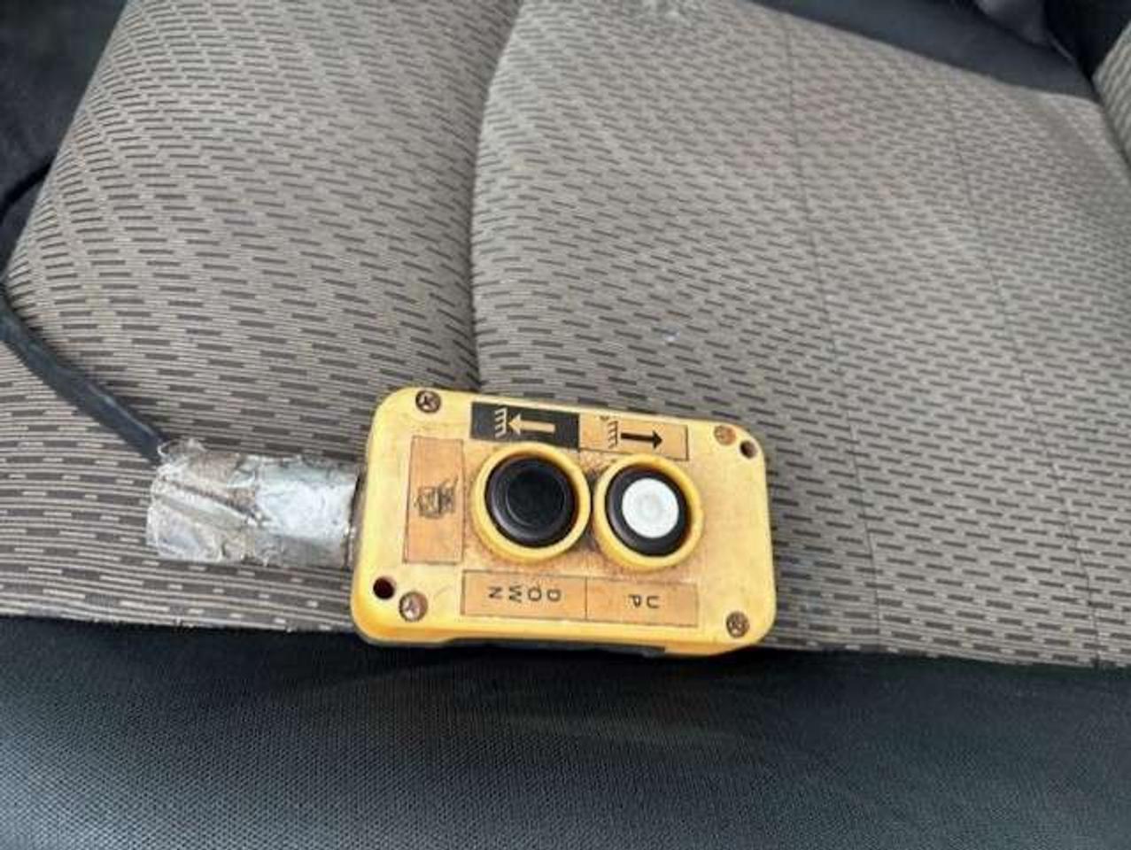 2011 RAM 2500 6.7L CUMMINS DIESEL **POWER DUMP BOX** CREW CAB!! Photo