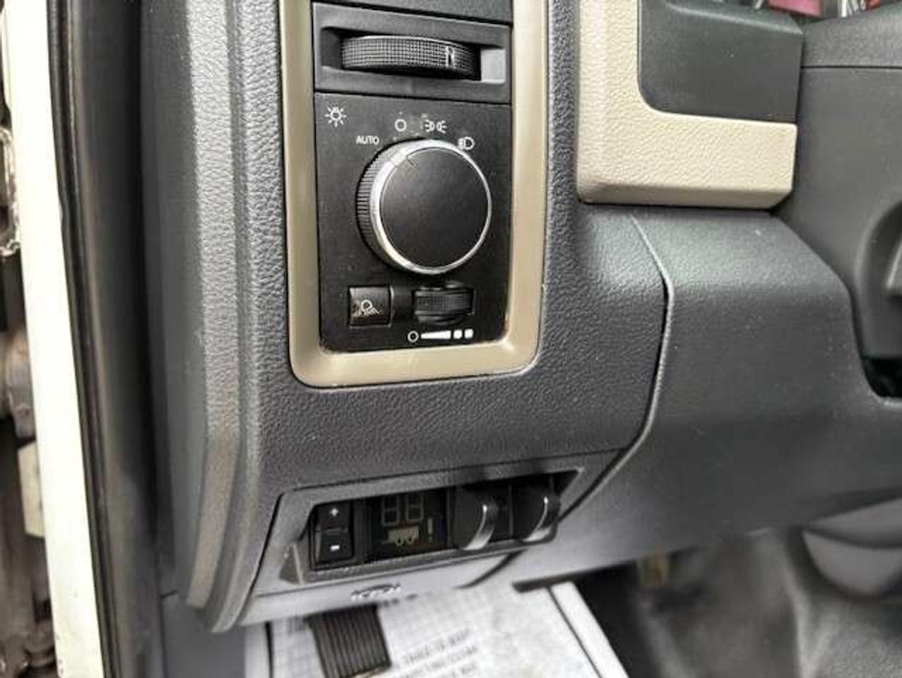2011 RAM 2500 6.7L CUMMINS DIESEL **POWER DUMP BOX** CREW CAB!! Photo