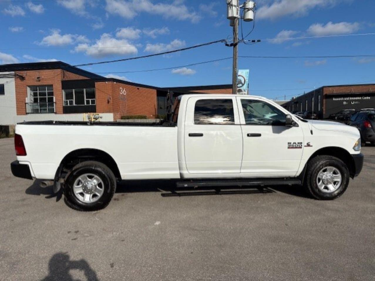 2016 RAM 3500 4WD 6.7L CUMMINS DIESEL-CREW CAB-LONG BOX-ONLY 73K Photo